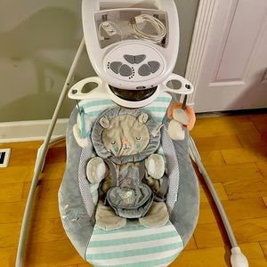 This is a lightly used baby swing like new!